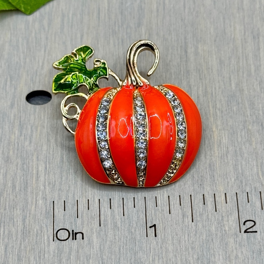 🌻 3/$25 Fashion Halloween Rhinestone Pumpkin Brooch - Picture 5 of 6